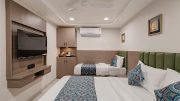 Comfort Triple Room | Desk, free WiFi