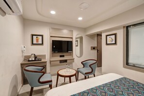Luxury Suite | Desk, soundproofing, free WiFi, bed sheets - HOTEL GRAND SHIVA (Ahmedabad)
