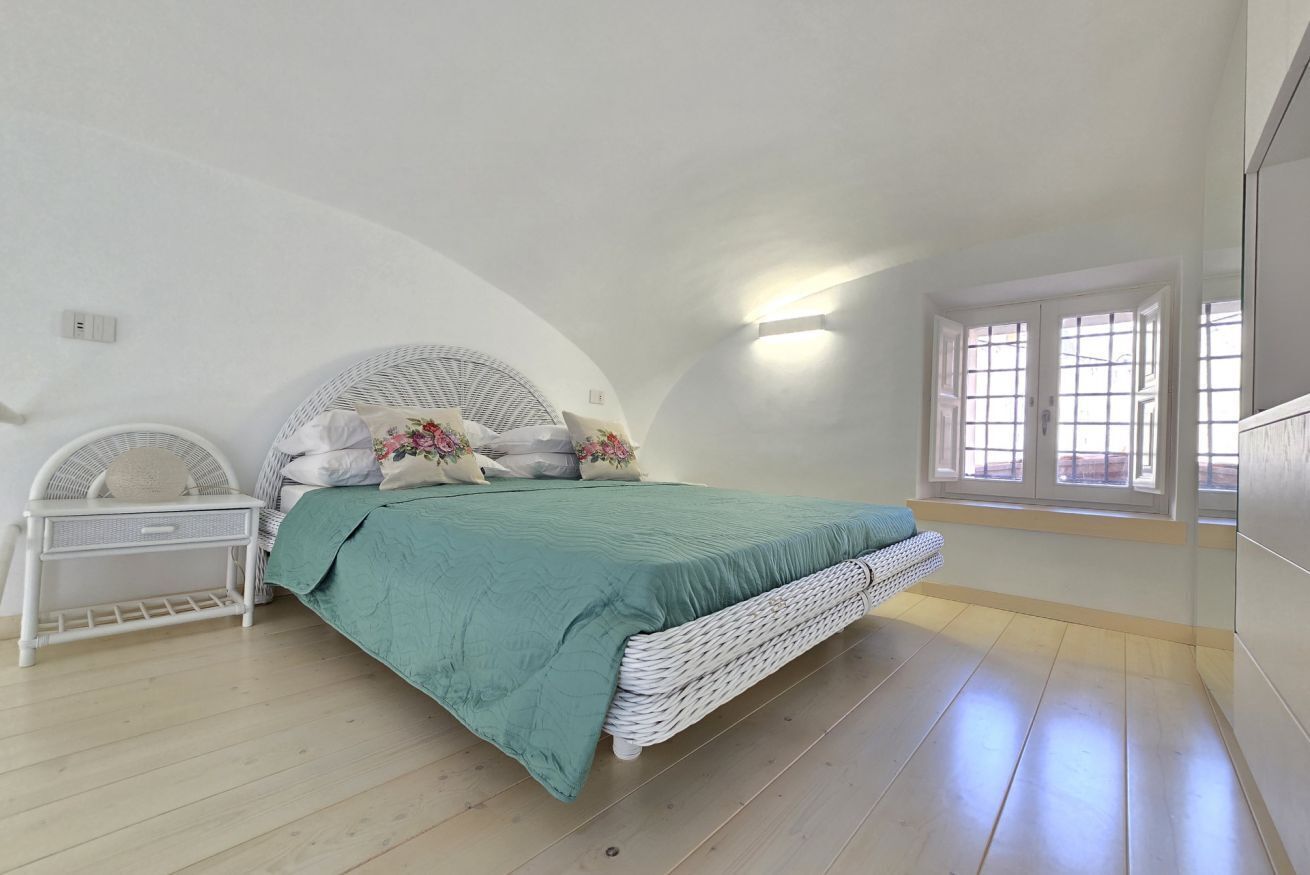 2 quartos, ferros/tábuas de passar roupa, berço de viagem
