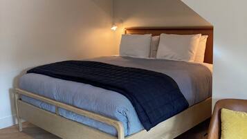 Iron/ironing board, internet, bed sheets