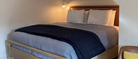 Ferros/tábuas de passar roupa, acesso à internet, roupa de cama