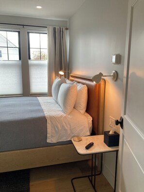 Iron/ironing board, internet, bed sheets