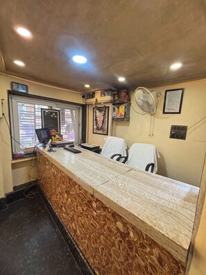 Reception - Hotel Bharat (Varanasi)