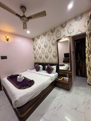 Deluxe Double Room, City View - Hotel Bharat (Varanasi)