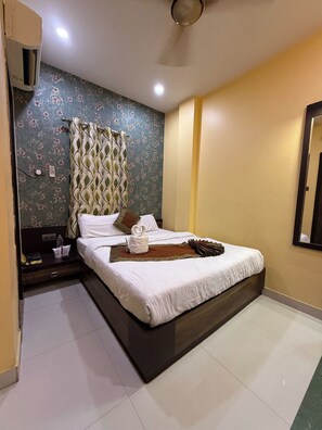 Deluxe Double Room, City View - Hotel Bharat (Varanasi)