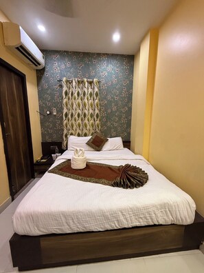 Deluxe Double Room, City View - Hotel Bharat (Varanasi)
