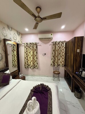 Deluxe Double Room, City View - Hotel Bharat (Varanasi)