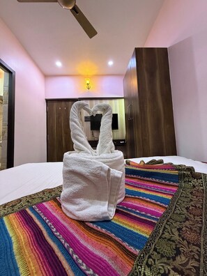 Deluxe Double Room, City View - Hotel Bharat (Varanasi)