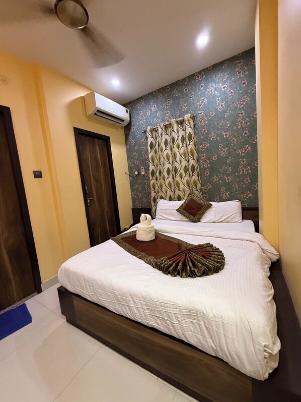 Deluxe Double Room, City View - Hotel Bharat (Varanasi)