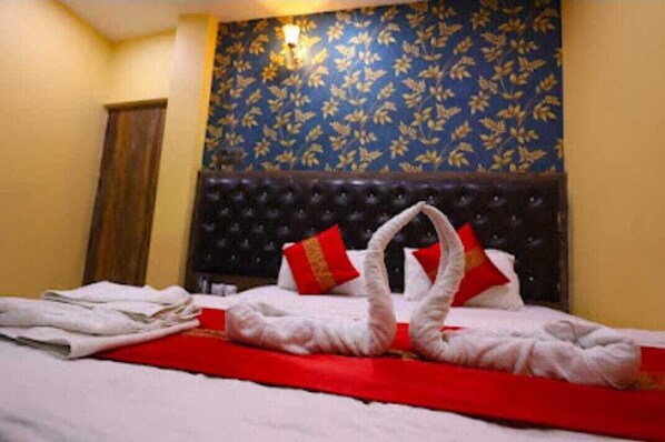 Room - Hotel Bharat (Varanasi)