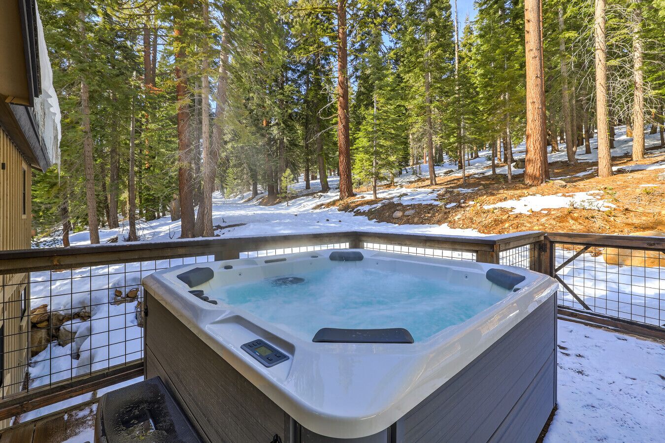 Bañera de hidromasaje al aire libre
