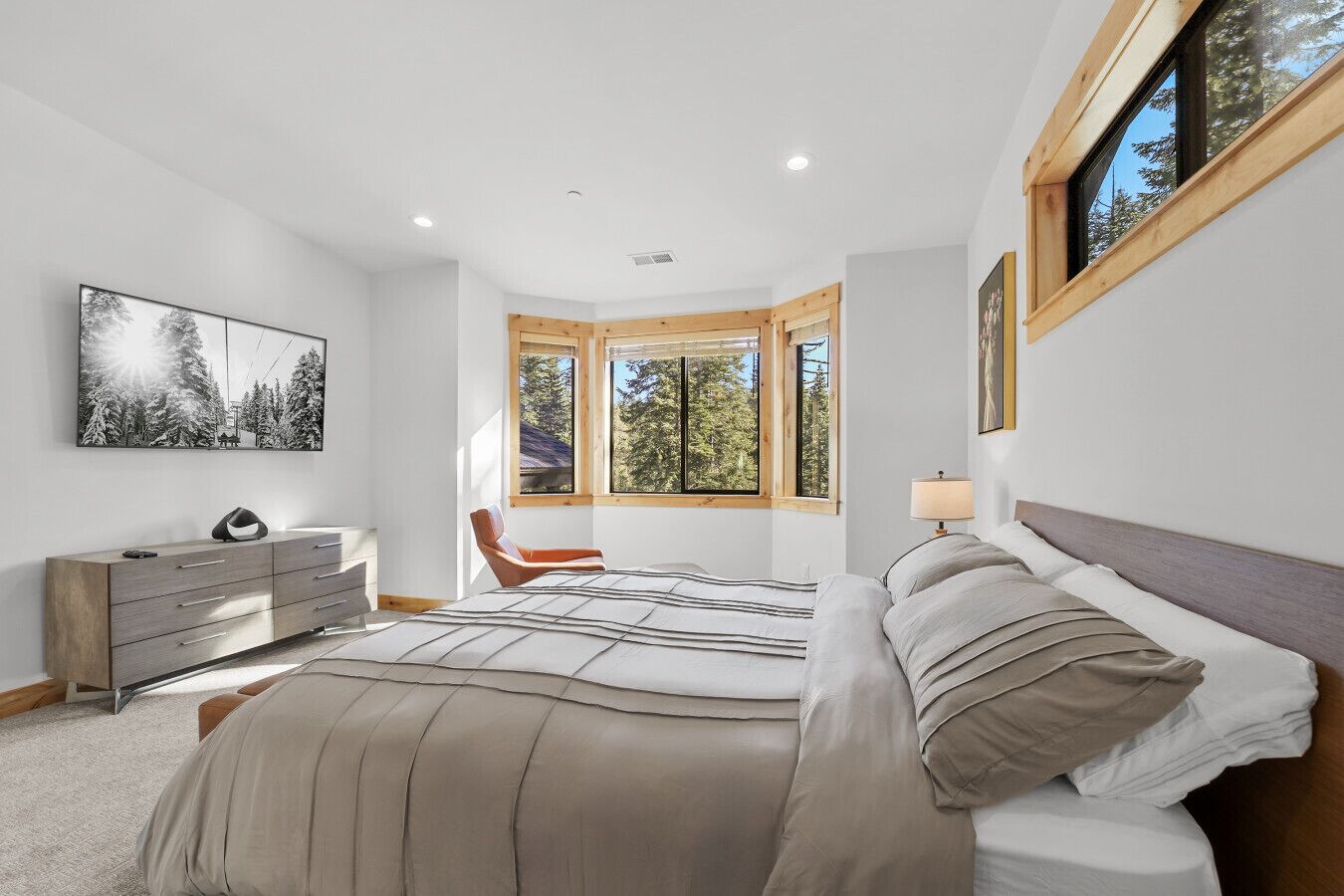 4 bedrooms, iron/ironing board, travel cot, WiFi