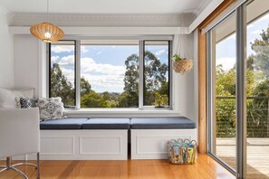 Interior - Bonnie Belle - Spacious Family Retreat Launceston (Norwood)