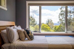 WiFi, bed sheets - Bonnie Belle - Spacious Family Retreat Launceston (Norwood)