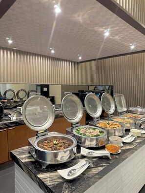 Free daily buffet breakfast