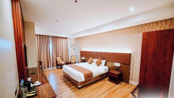 Minibar, free WiFi, bed sheets