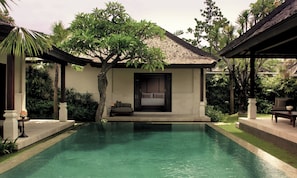 Luxury-Villa, 2 Schlafzimmer, eigener Pool, Poolblick | Bügeleisen/Bügelbrett, kostenloses WLAN, Bettwäsche