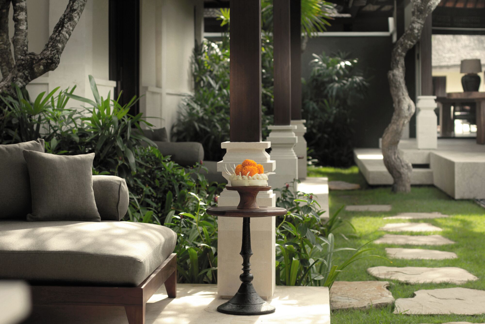 Villa de lujo, alberca privada, vista a la alberca | Cocineta privada | Refrigerador, microondas, parrilla de estufa y utensilios de cocina 