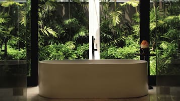 ラグジュアリー ヴィラ プライベートプール プールビュー | バスルーム | 個別の浴槽とシャワー、バスアメニティ (無料)、ヘアドライヤー、スリッパ