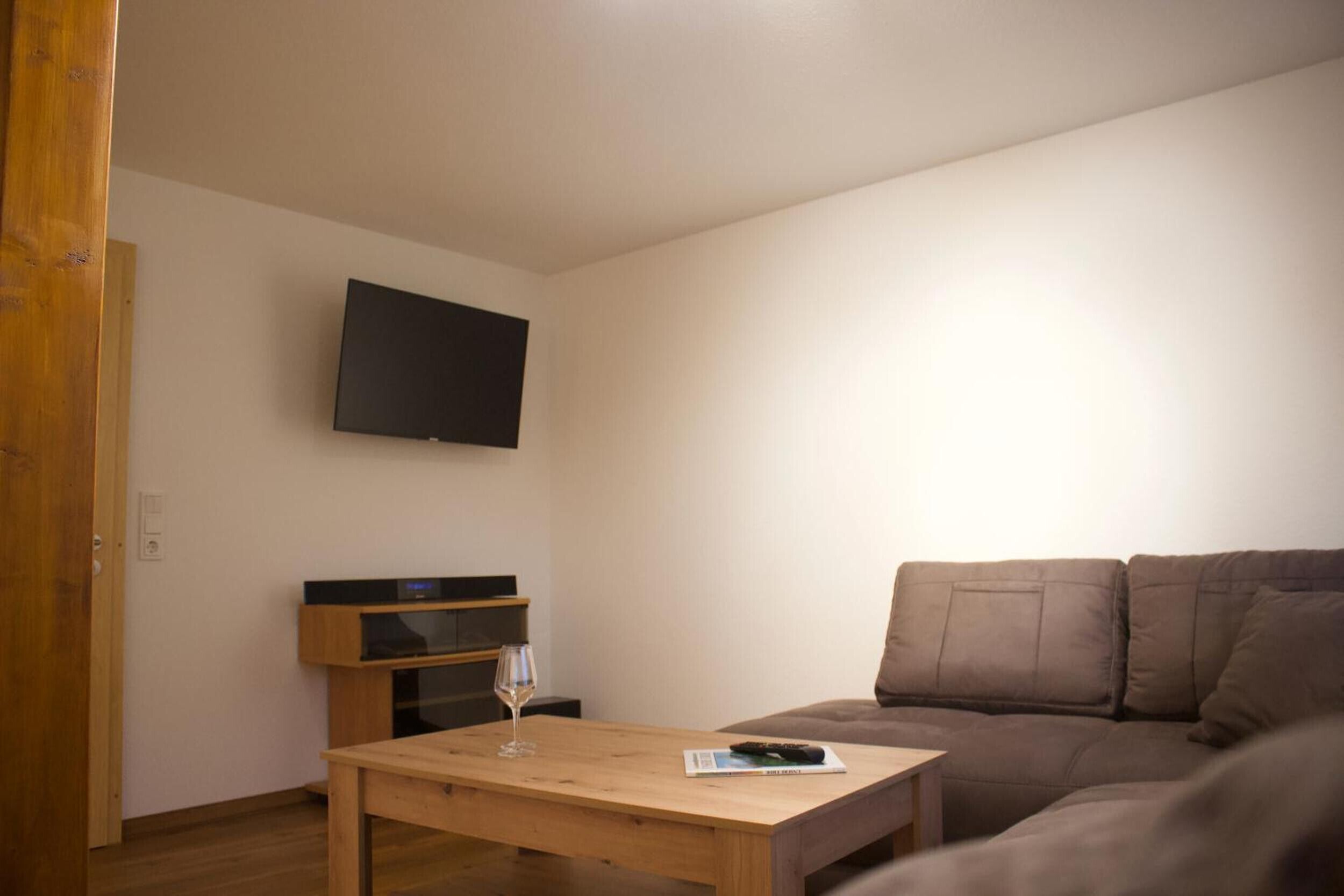 Fernseher, Videospiele, DVD-Player, Stereoanlage