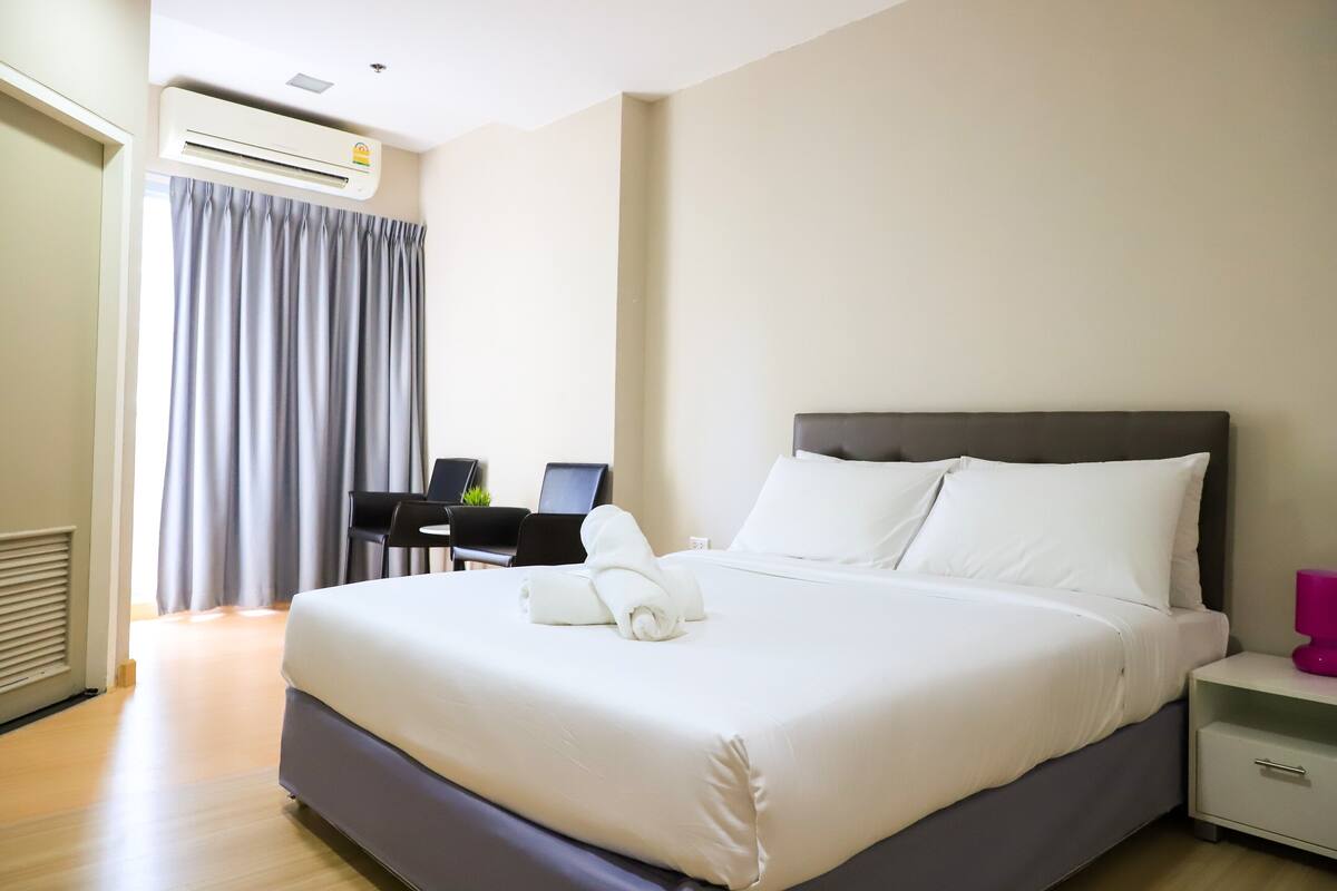 Standard Double Room, Balcony, City View | Blackout drapes, WiFi (free), bed sheets