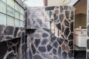 Villa, patio | Salle de bain