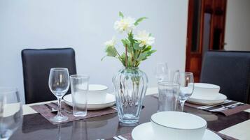 Comfort driepersoonskamer | Dineerruimte