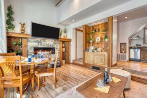 Dining - 3 Mins to the Lake, Near Tahoe City! Modern Cabin w/ Deck Lounge | Dollar Hill (Tahoe City)
