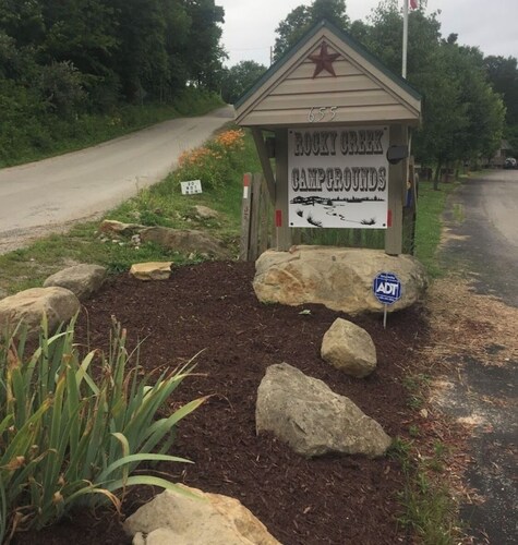 Rocky Creek Campgrounds Cozy 1BR cabin in Thurman Ohio Mini kitchen Bathroom