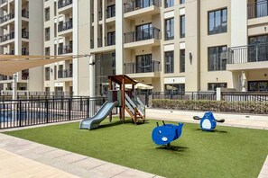 Apartment - Elite LUX Holiday Homes - Comfortable 2BR Escape in Hayat Blvd Town Square (Dubai)