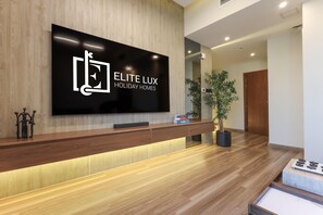 Apartment - Elite LUX Holiday Homes - Comfortable 2BR Escape in Hayat Blvd Town Square (Dubai)