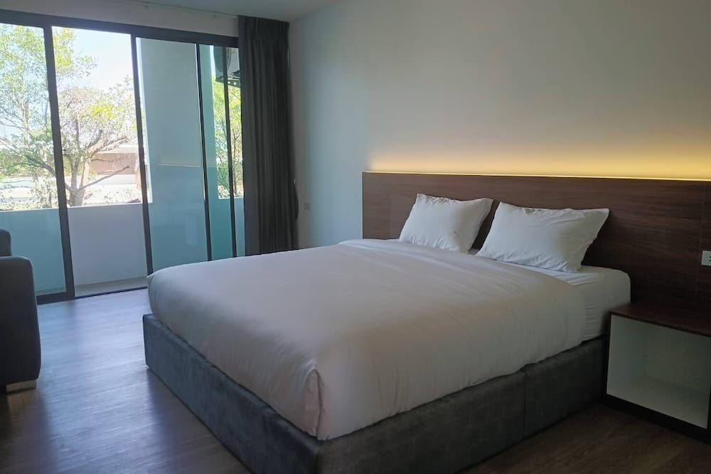 J&P Hotel Sriracha