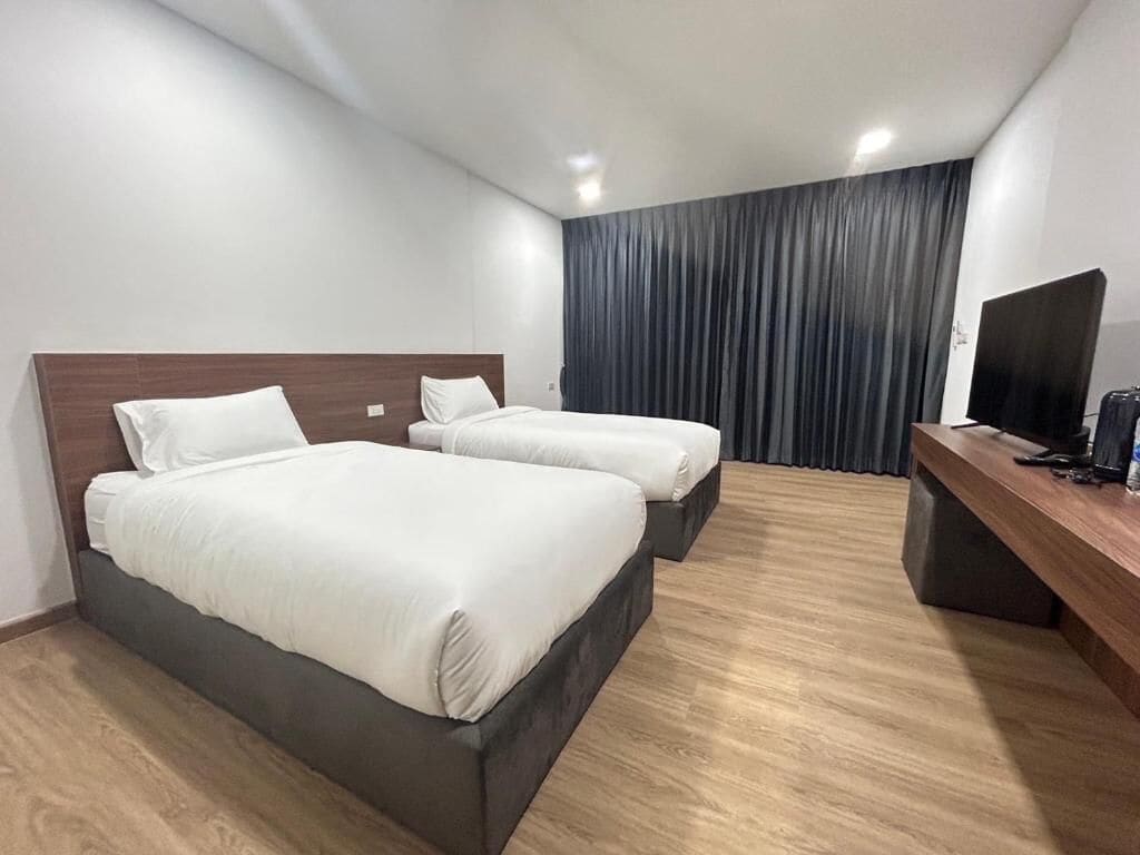 经典开间, 1 张双人床, 泳池景观 | 办公桌、笔记本电脑工作区、免费 WiFi、床单