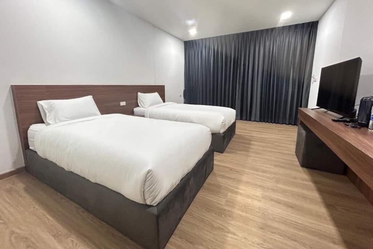 Basic Twin Room, 1 Bedroom | Desk, laptop workspace, soundproofing, WiFi (free)