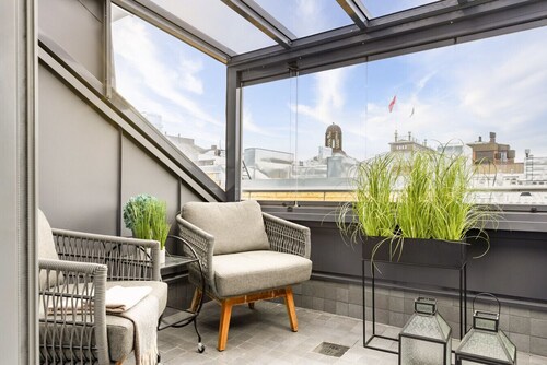 Scandi City Loft | Balcony | Bath | AirCon