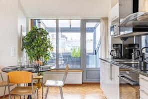 Fridge, microwave, oven, stovetop