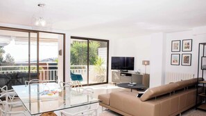 TV - 35.00 S'Agaró Urcatusa  Llevant 28  Apartment with terrace (Sant Feliu de Guixols)
