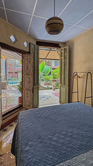 Economy tweepersoonskamer, uitzicht op zwembad | Gratis wifi