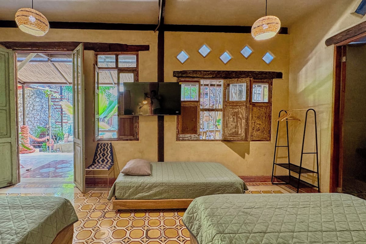 Family Studio Suite, Garden View | Bathroom | Shower, towels, shampoo, toilet paper