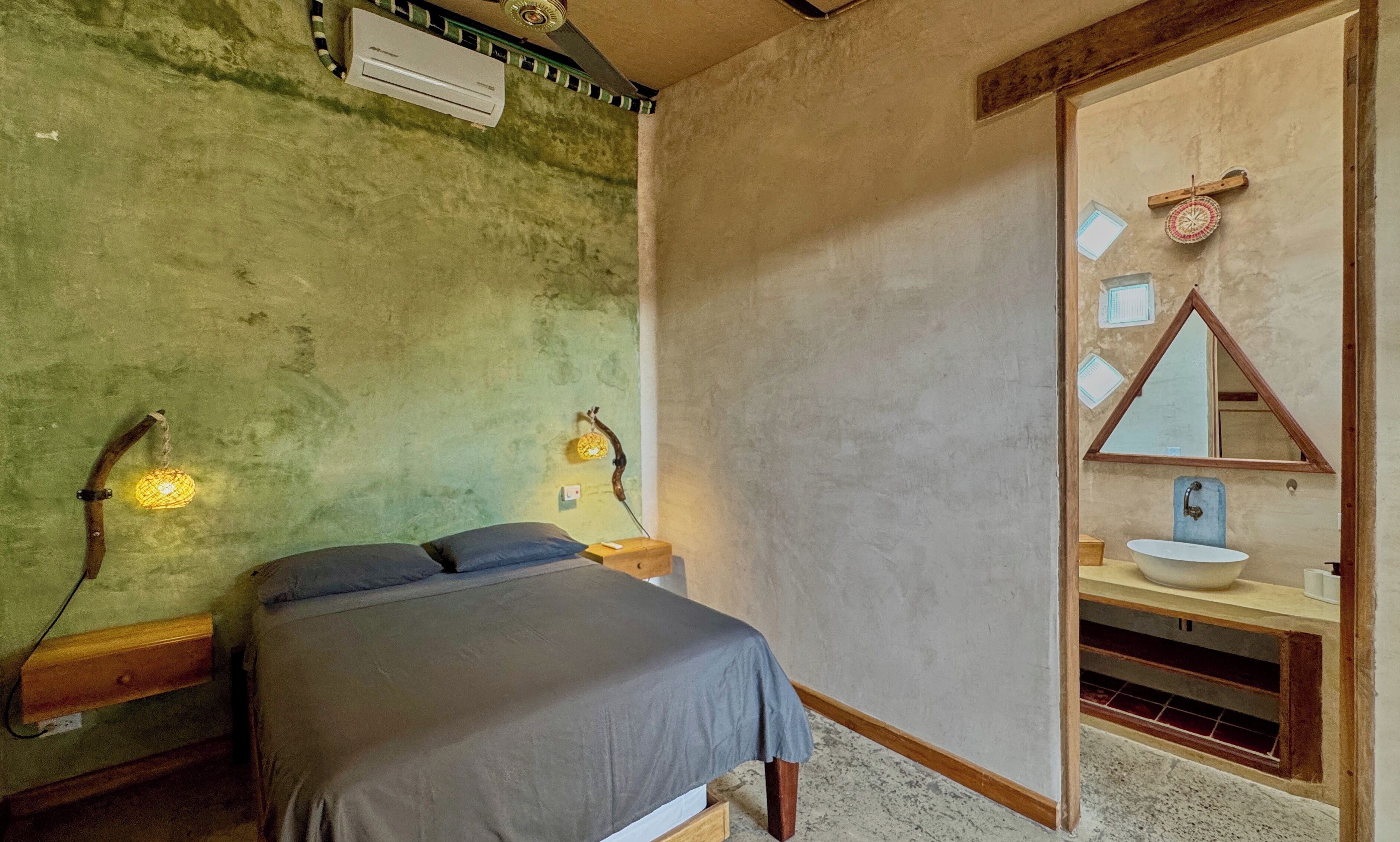 Kahden hengen comfort-huone (yksi tai kaksi sänkyä), näköala pihalle | Ilmainen Wi-Fi