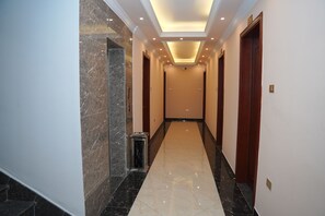 المنشأة من الداخل