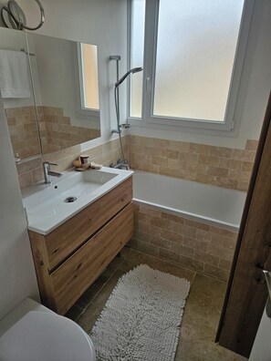 Hair dryer, towels, soap, toilet paper - Apartment near the sea (Fréjus)