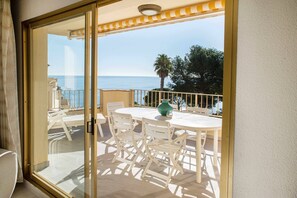 Outdoor dining - 47.10 S'Agaró Las Velas 3-15 - Magnificent apartment with Sea views (Sant Feliu de Guixols)