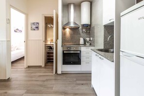 Fridge, microwave, oven, coffee/tea maker - Polcent 7 S'Agaró  Apartment close to the beach (Sant Feliu de Guixols)
