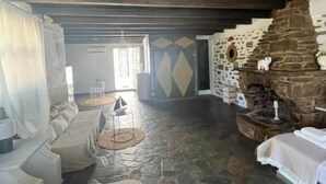 Paros Casa Prive Apollonas | Seterika/papan seterika, Wi-fi percuma, cadar katil 