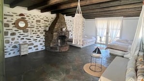 Paros Casa Prive Apollonas | Seterika/papan seterika, Wi-fi percuma, cadar katil 