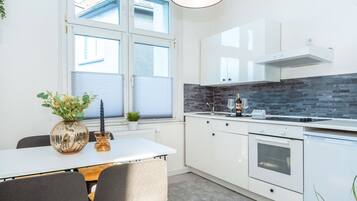 Kühlschrank, Ofen, Herdplatte, Geschirrspüler