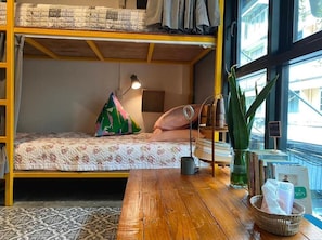 8-Bed Female Dormitory Room | Wifi gratis