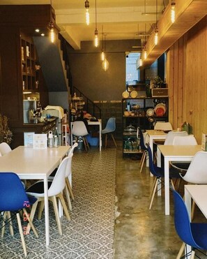 المنشأة من الداخل