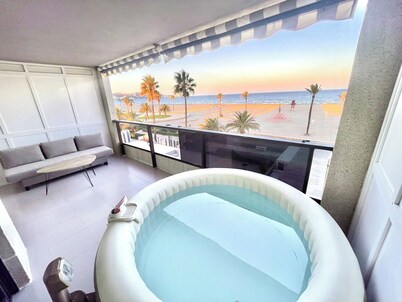 Space 2, 1st line, jacuzzi, swimming pool.